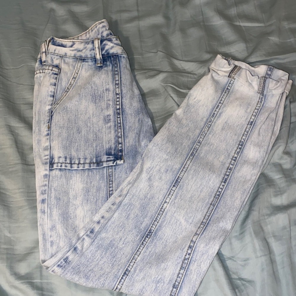 Light denim high-rise mom jeans